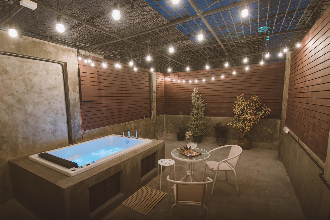 Moon House Hostel Банкок Екстериор снимка