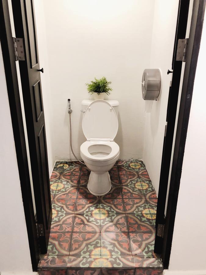 Moon House Hostel Банкок Екстериор снимка
