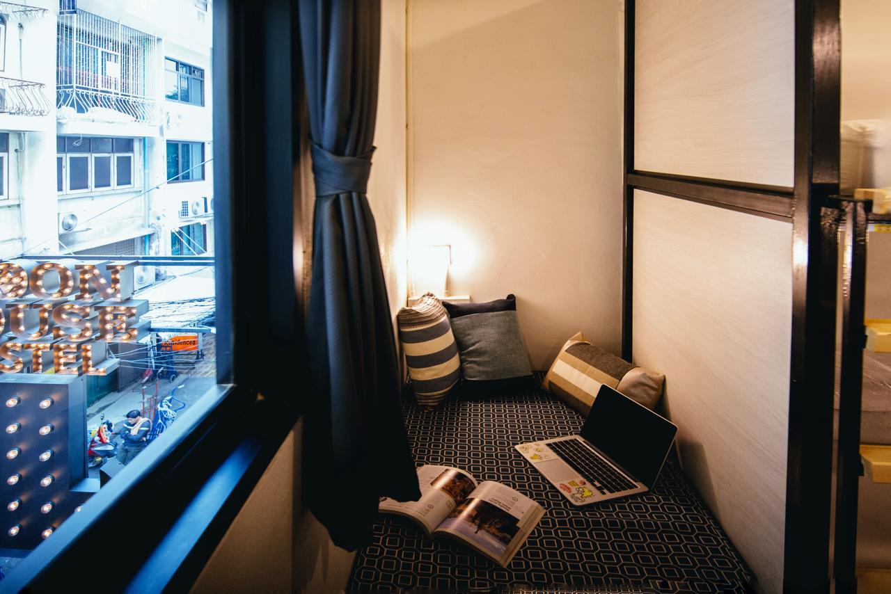 Moon House Hostel Банкок Екстериор снимка